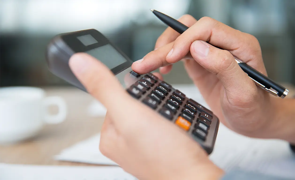 Ile kosztuje skład książki – kalkulator DTP i wycena publikacji